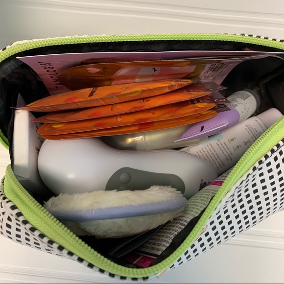 Beauty Body Bundle with Bag - Picture 2 of 10